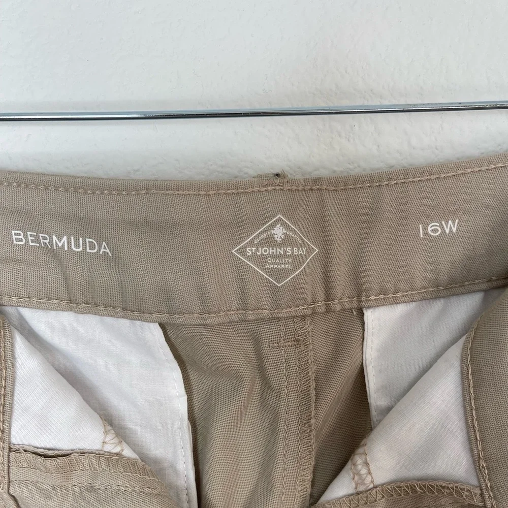 St John’s Bay Khaki Bermuda Shorts Classic Summer Vacation Casual Size 16W